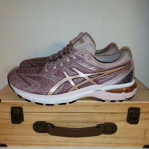 Asics Women's Gel GT 2000 Running Shoes, Size 9